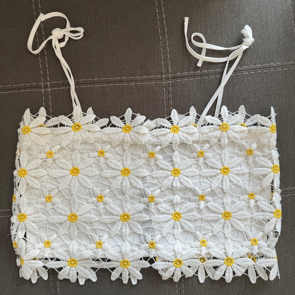 Daisy lace bandeau top Forever 21 Size S